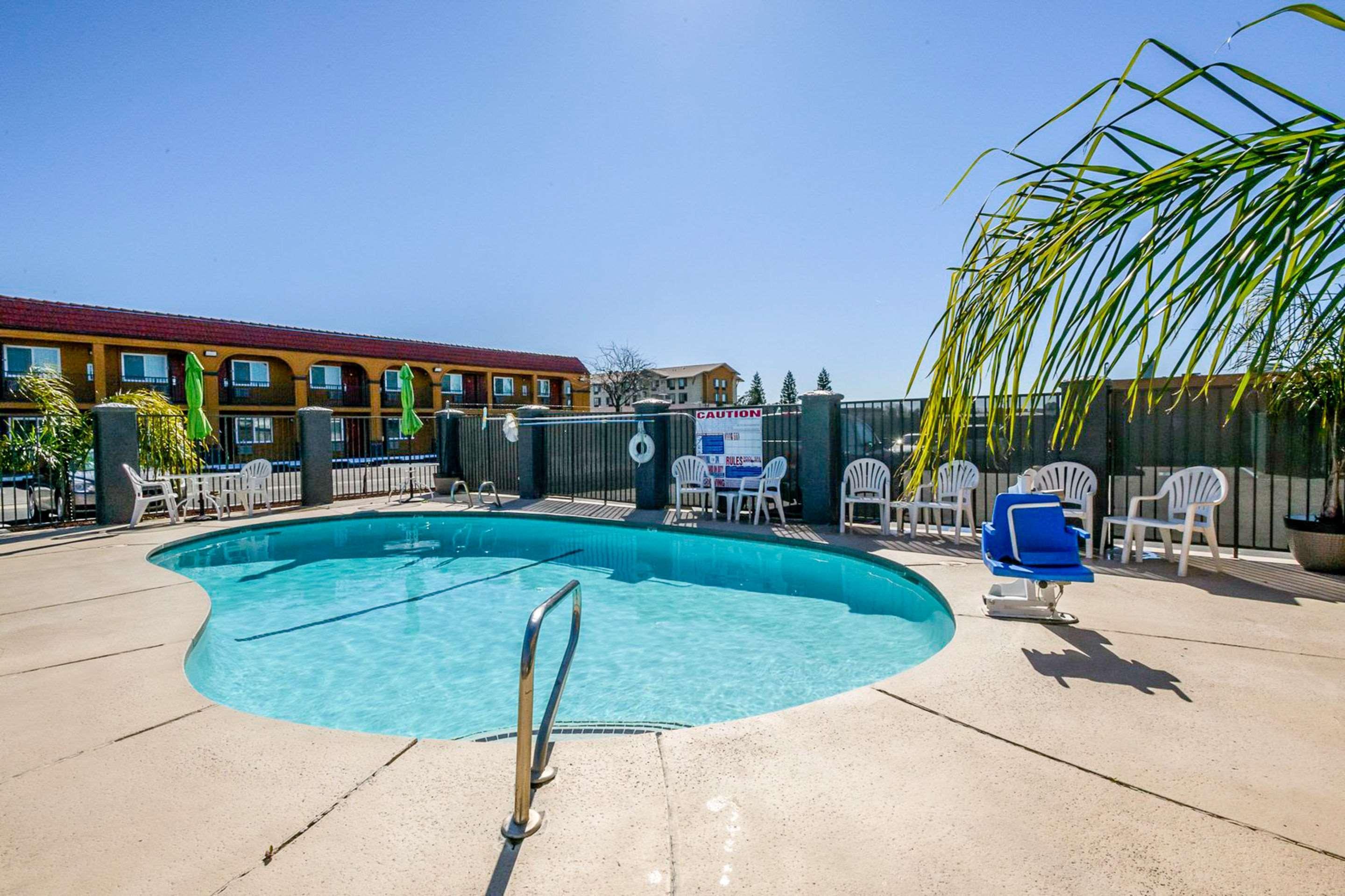 Quality Inn Redding Near I-5 Exterior photo